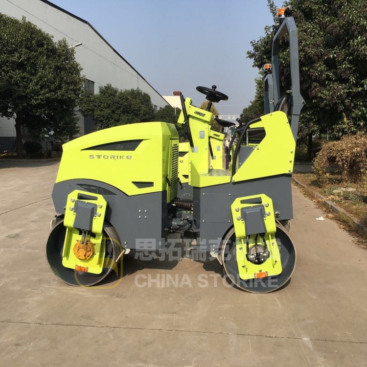 小型壓路機十字路口施工，瀝青路面的接縫有什么技巧處理